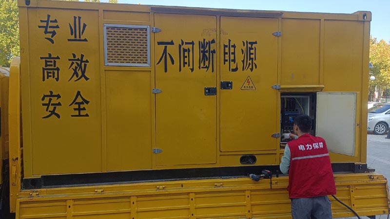 连江柴油发电机组和UPS电源配合使用时，如何避免切换过程中的电力中断？